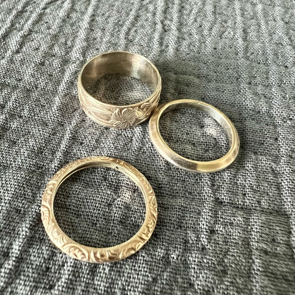 3 silver rings